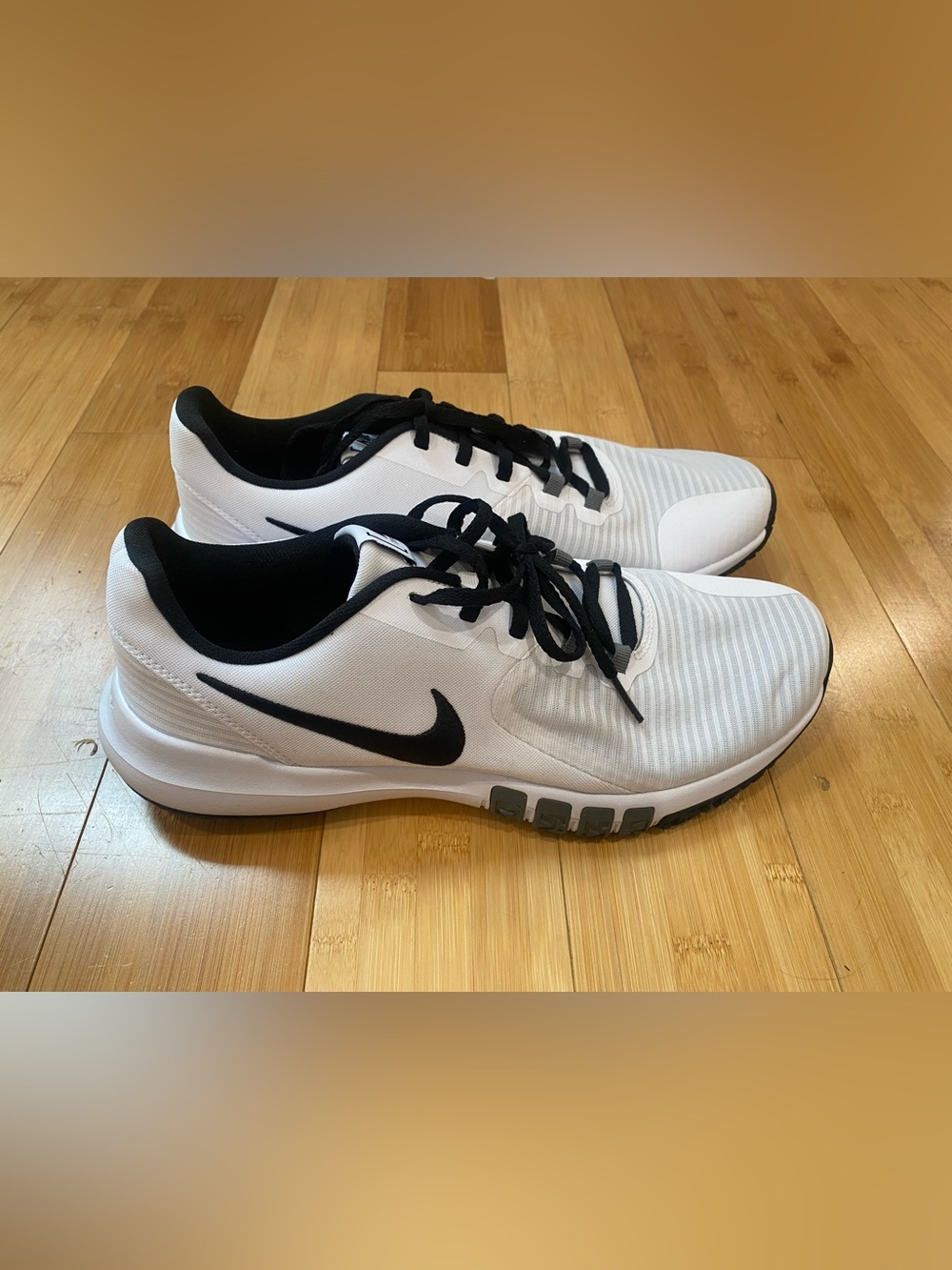 Nike Men's White and Black Athletic Training Shoes